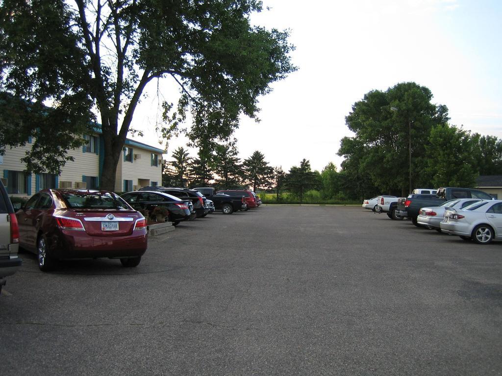 Knights Inn Litchfield Mn Zewnętrze zdjęcie
